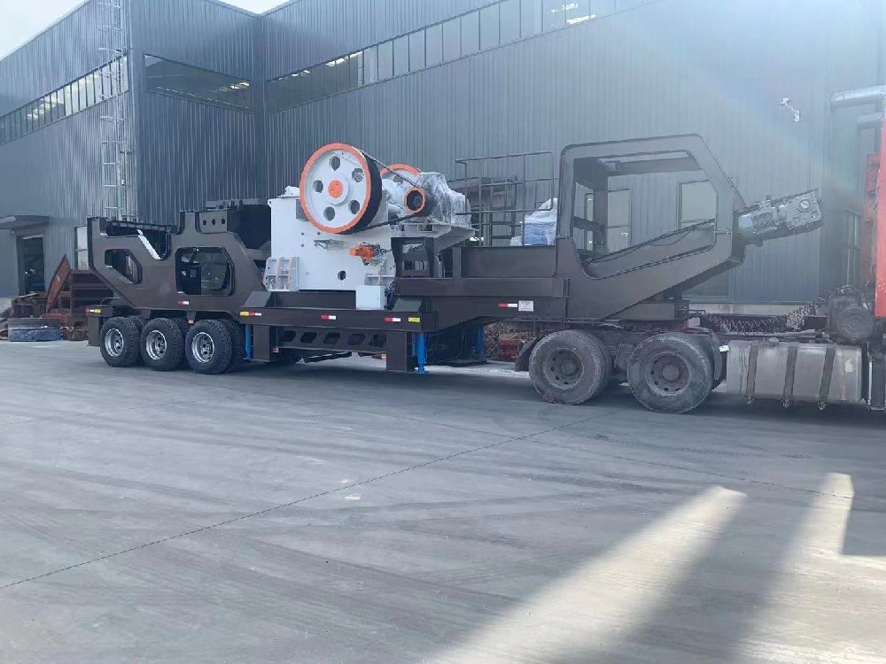 航翔機械發(fā)往江西的顎式破碎機現(xiàn)場